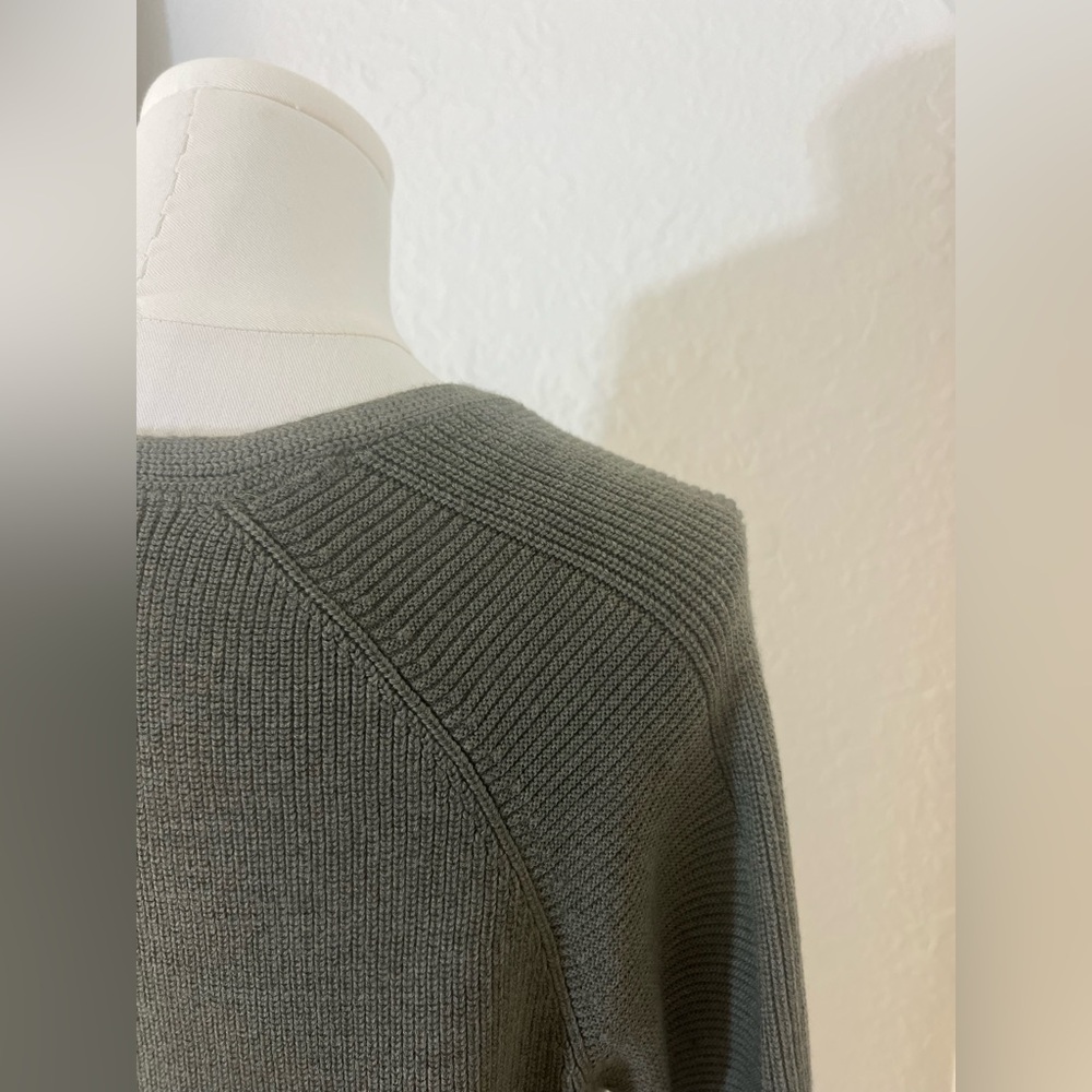 Athleta Hanover V Neck Merino Wool Blend Knit Sweater Olive Green Size XXS - Picture 5 of 7
